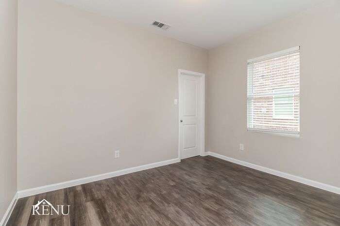 Building Photo - 6120 Harrah Ln