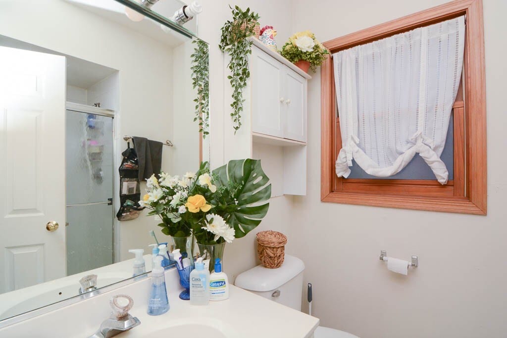 Building Photo - 1351 N Wolcott Ave