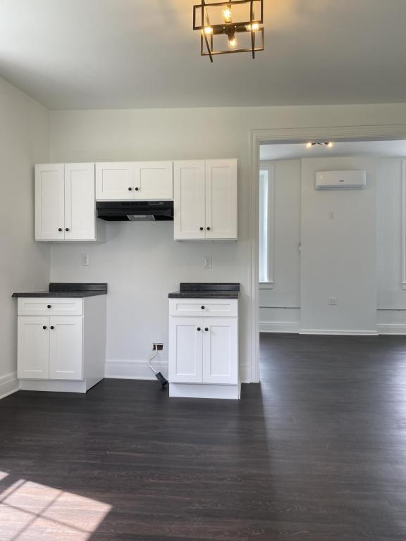 Building Photo - 713 Locust St