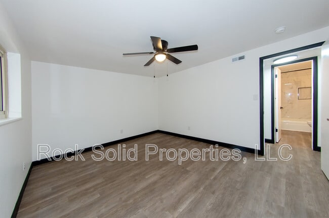 Building Photo - 312 E 27th St