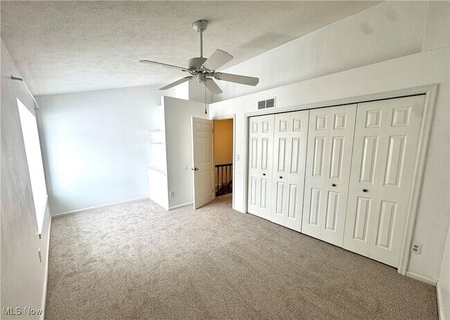 Building Photo - 1085 Sunhaven Dr