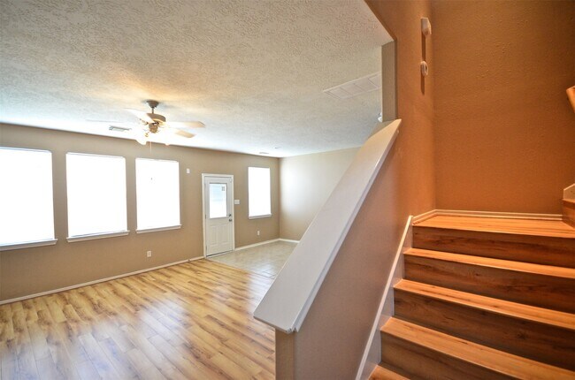 Building Photo - 5614 Redgrove Ln