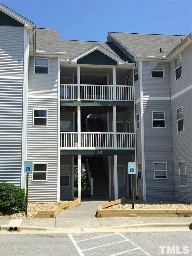 Building Photo - Room in Condo on Carlton Ave