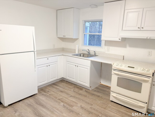 Building Photo - 126 Skipper St