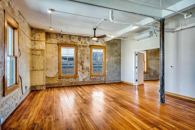 Building Photo - LUXURY   CONDOS IN THE HEART OF ALAMO CITY