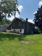 Building Photo - 426 SE Trilein Dr