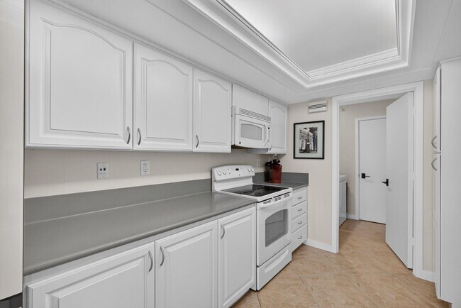 Building Photo - 3440 S Ocean Blvd