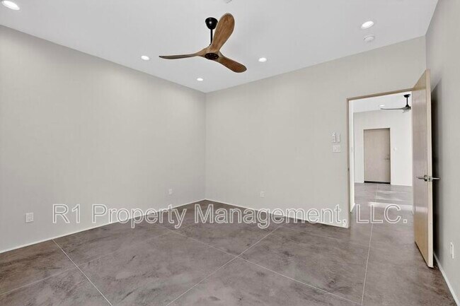 Building Photo - 705 Alcalde Pl SW