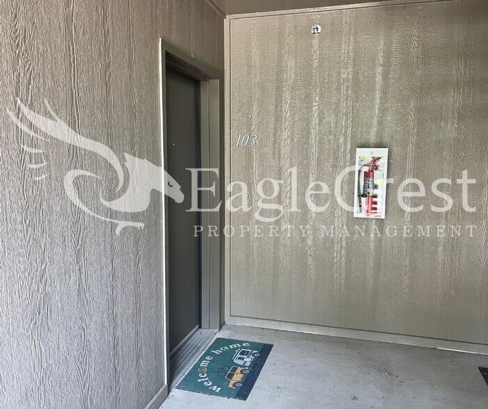 Building Photo - Two Bedroom, One and a Half Bathroom Unit