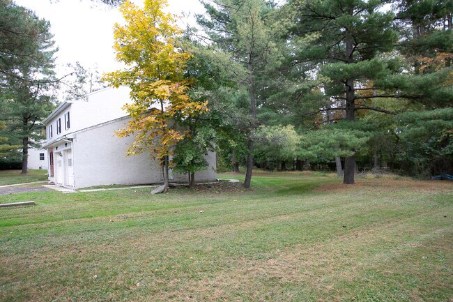 Building Photo - 1760 N Wales Rd