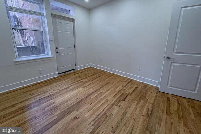 Building Photo - 336 Lombard St