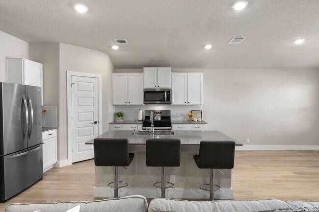 Building Photo - 4 Bedroom/2 Bath BrookStone Creek Subdivision