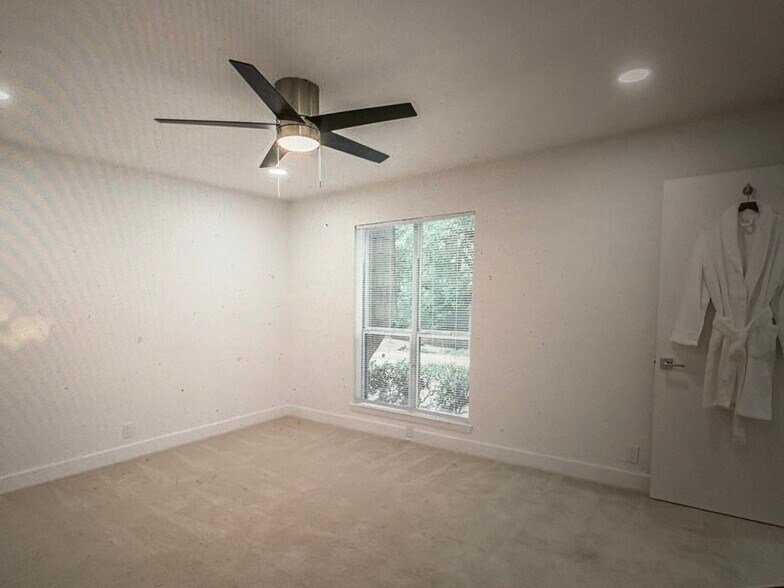 Master bedroom - 4851 Cedar Springs Rd