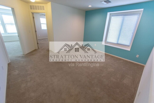 Building Photo - 928 S Hawk Ln