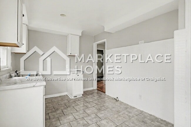 Building Photo - 16501 Fairmount Dr