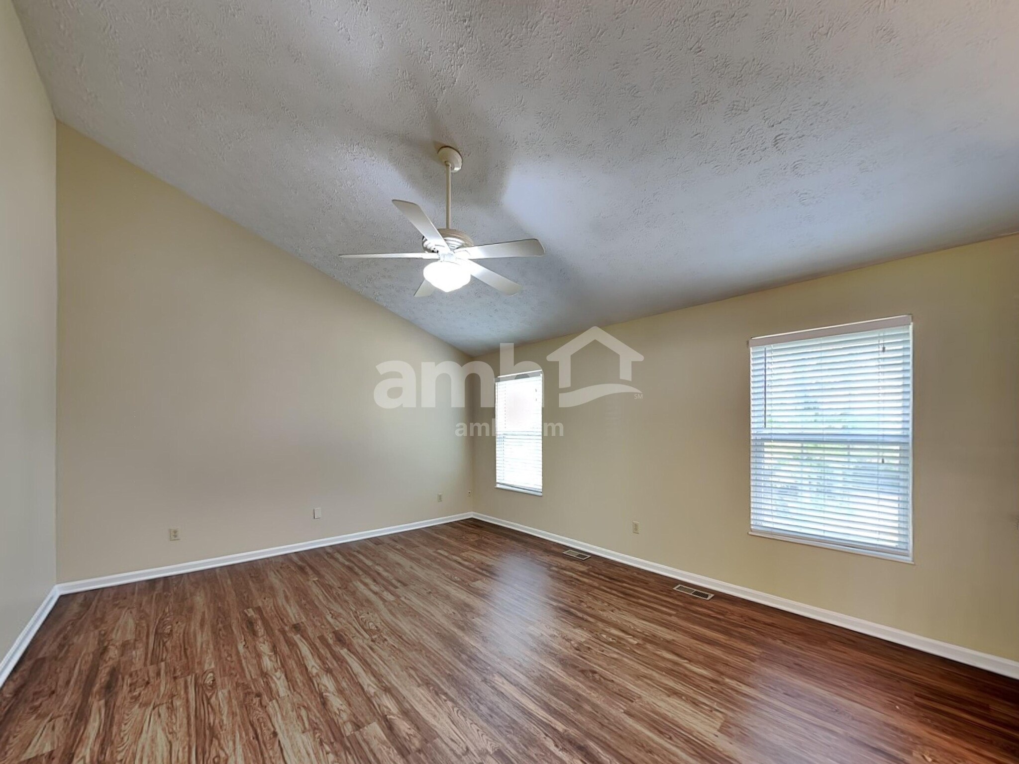 Building Photo - 982 Vixen Dr