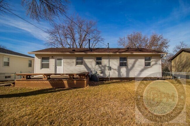 Building Photo - Spacious 5 Bedroom / 2.5 Bathroom Home | Near Ralston