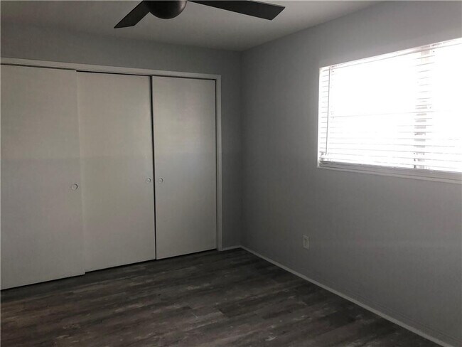 Building Photo - 2050 NE 39th St