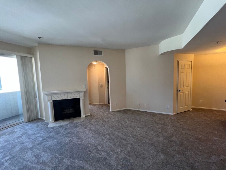 Building Photo - 620 S Gramercy Pl