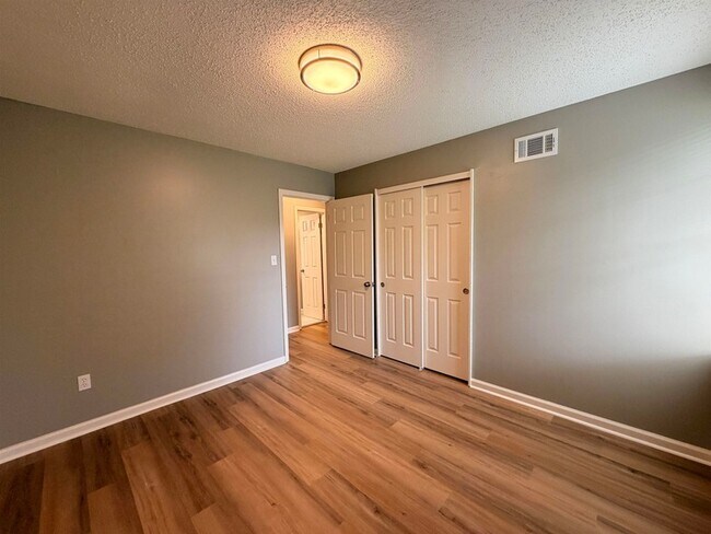 Building Photo - 3884 Kerston Dr