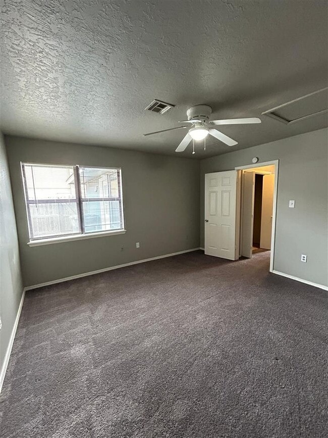 Building Photo - 910 NE Tortoise Dr