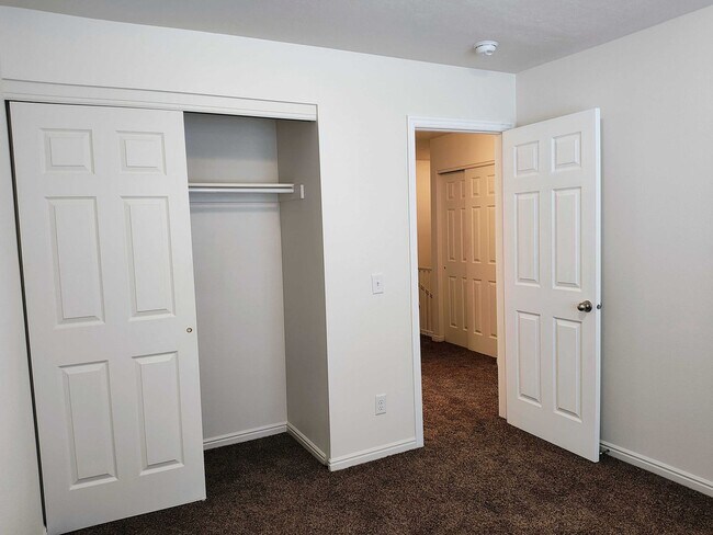 Building Photo - Great 3 Bd 2.5 Bath Townhome