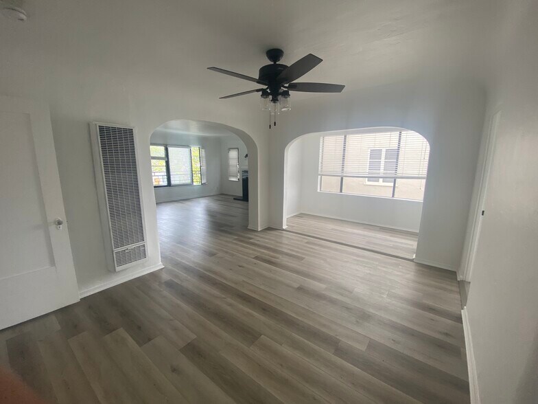 Dinning area and sun room - 2702 W 43rd Pl