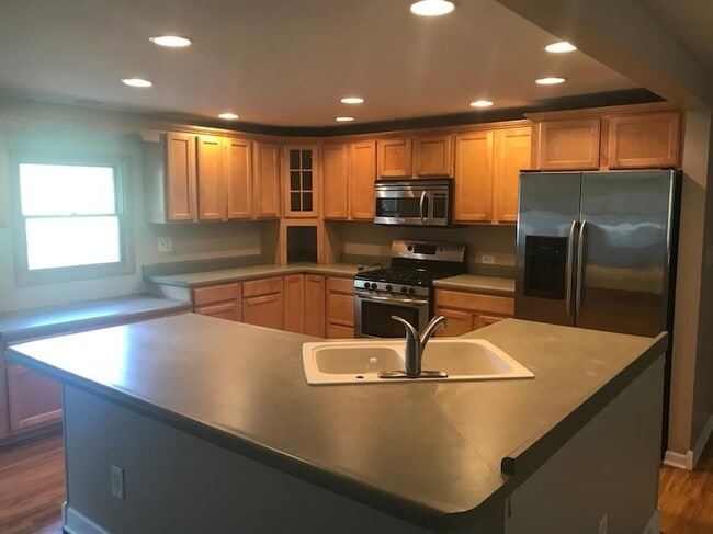 Building Photo - 6735 Van Buren Pl