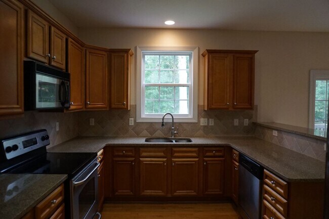Building Photo - 3 Bedroom 2.5 Bathroom with a Bonus Room located in Creeks Edge Subdivision in Sneads Ferry!