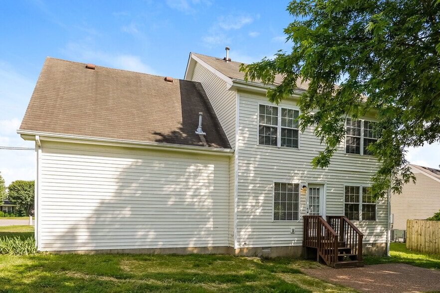 Building Photo - 2817 Sutherland Dr