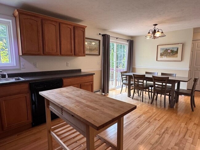 Building Photo - 26 Fowler St