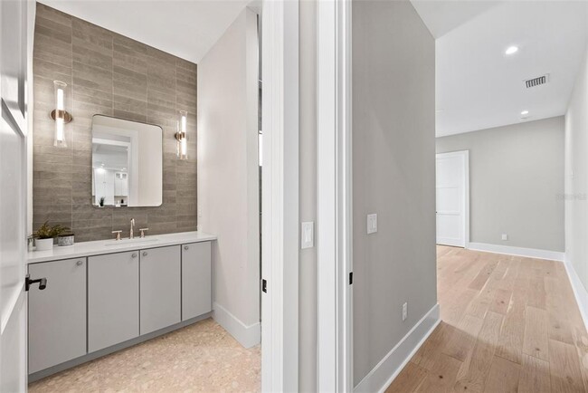 Building Photo - 2106 S Cortez Ave