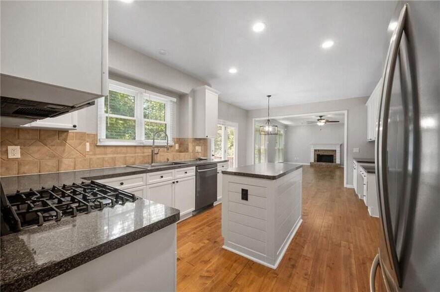 Building Photo - 61 Gellmore Ln