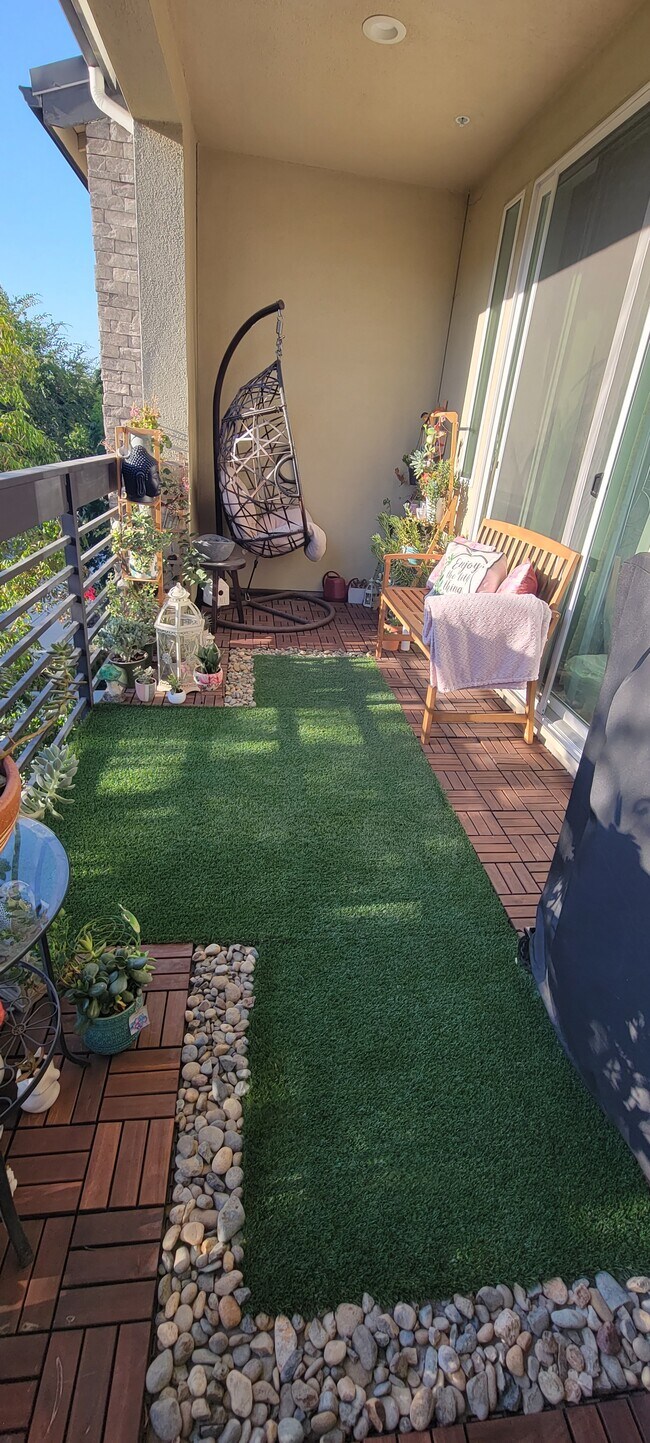 Patio (Grass turf and tiles included) - 5721 Sterling St