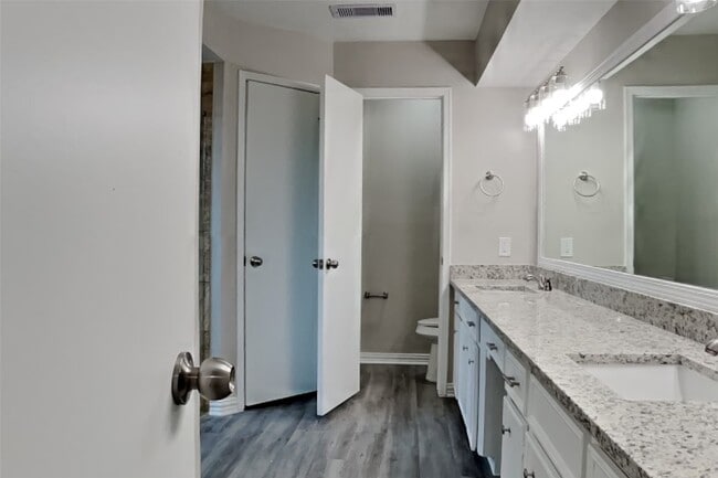 Building Photo - 11835 Hillbrook Dr