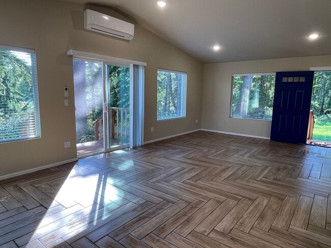 Building Photo - Newer Double Bluff Home In The Woods!