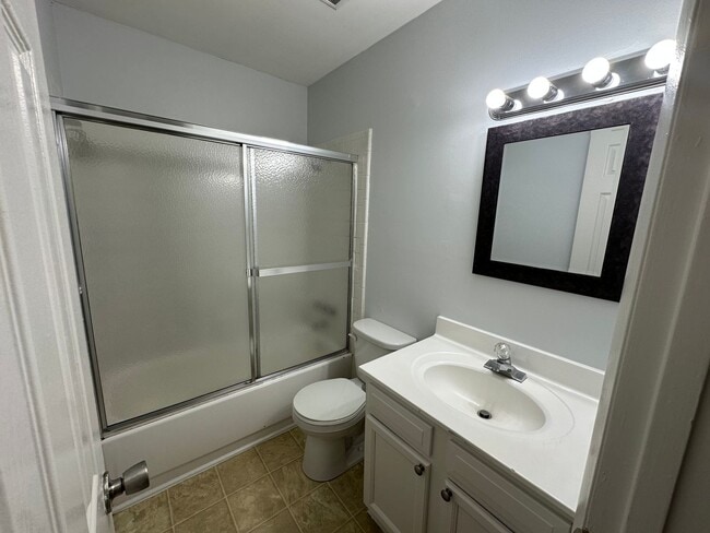 Building Photo - Pet Friendly 2 Bedroom 1.5 Bath Townhome Available Now for Move-in!