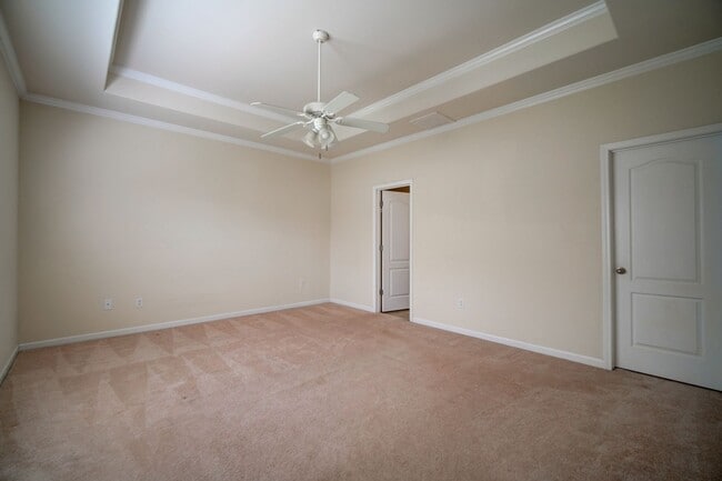 Building Photo - 4 BR/2 BA, 1 Car Garage, Charming Home in ...