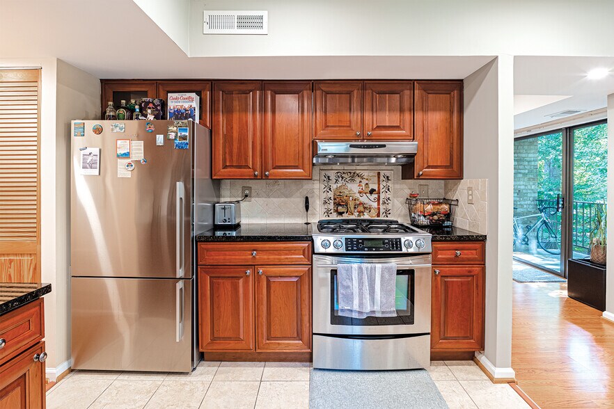 Building Photo - 2037 Royal Fern Ct