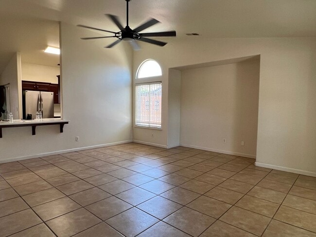 Building Photo - FOR RENT:  3 bedroom and 2 bathroom home i...