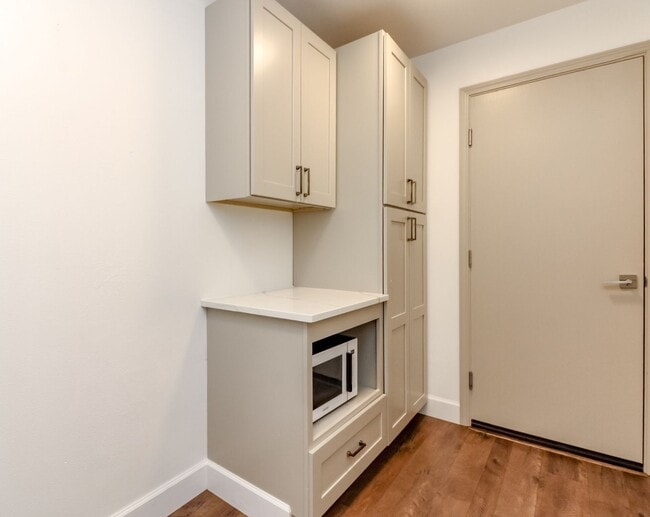 Building Photo - Beautiful upgraded 4 bedroom DuPont home with AC and sprinkler system