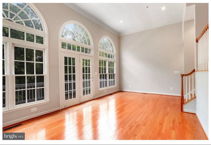 Building Photo - 213 Oak Knoll Terrace