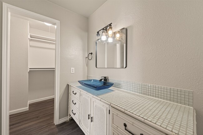 Building Photo - 1814 Eagle Point Rd