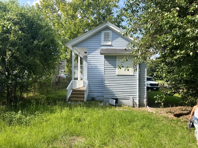 Building Photo - Charming 2 Bedroom Cottage Near King Mill ...