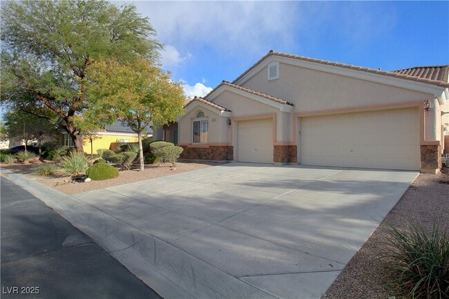Building Photo - 8337 Christinas Cove Ave