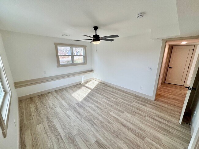 Building Photo - Newly Remodeled Home in the Heart of MHK!