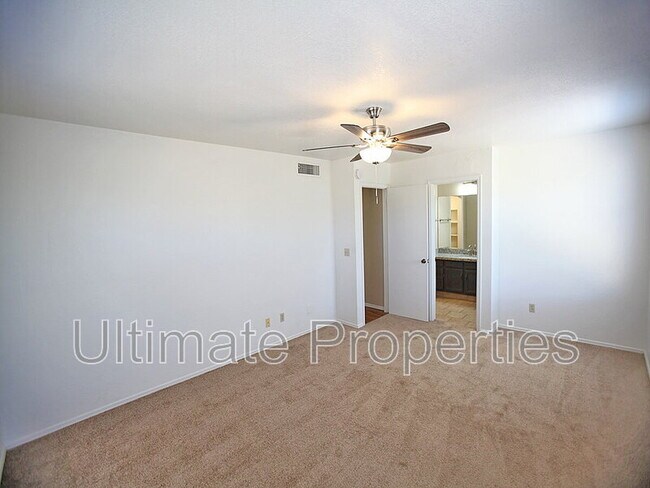 Building Photo - 948 E Escuda Dr