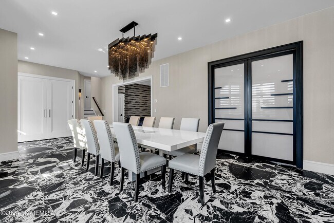 Building Photo - 215 Hollywood Ave