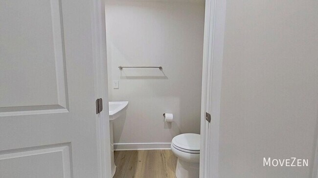 Building Photo - 208 Lograto Ln