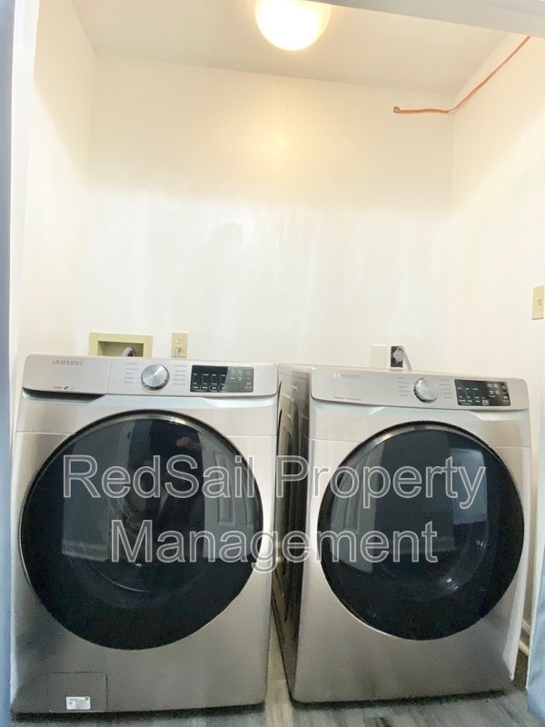 Building Photo - 851 Weston Ct